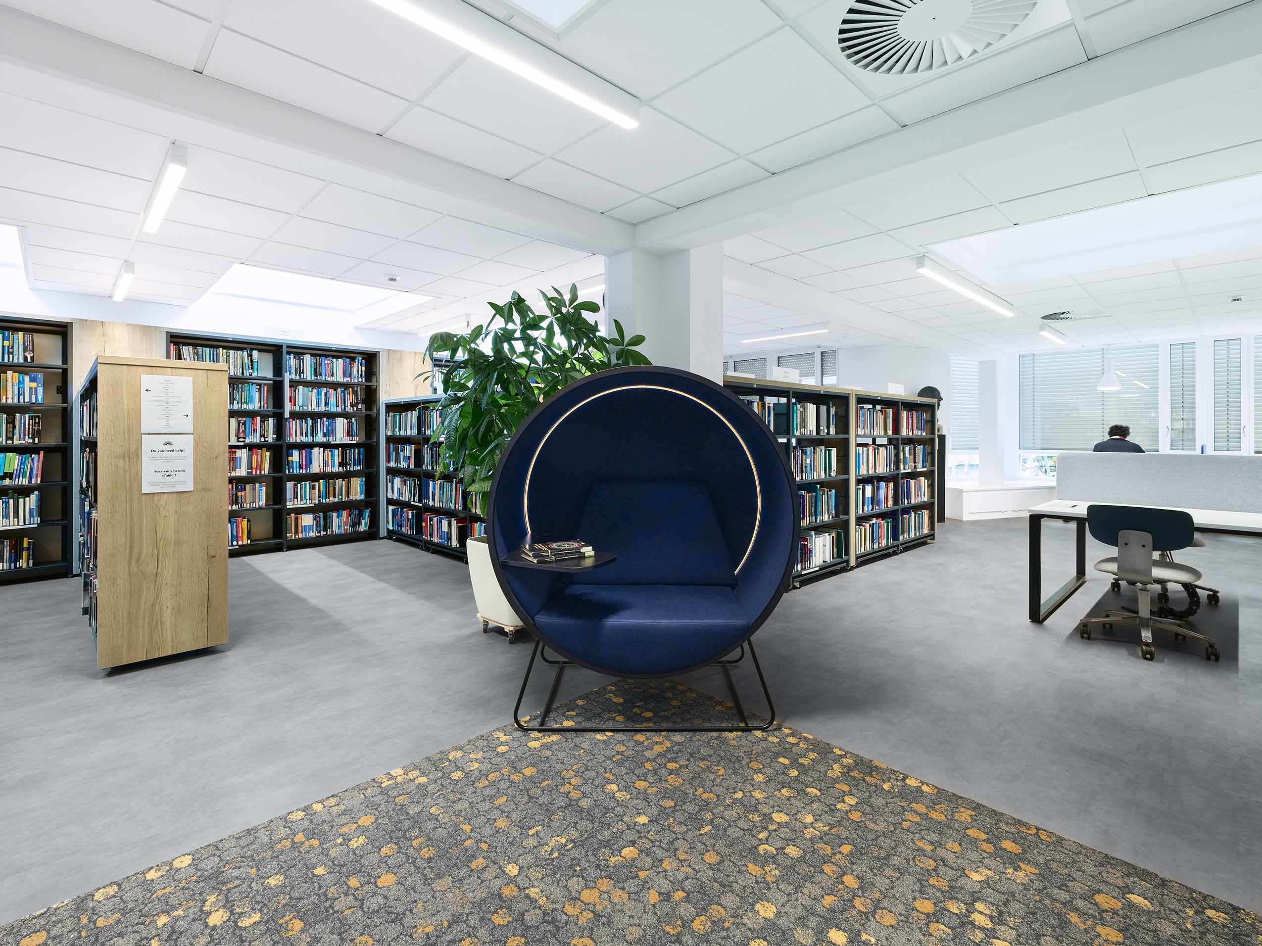 Connection Kuppel and HÅG Tion chairs in library space at CERN Lab