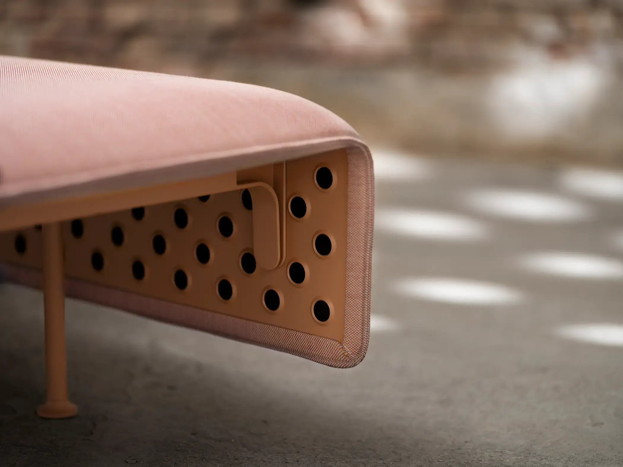 Offecct_Circulus_byMarioFerrarini_pink_framedetail_HR